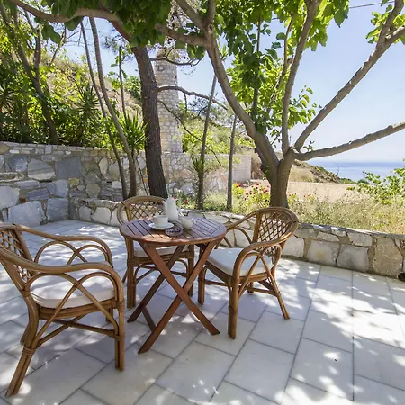 Petrino Guest house Ambrami