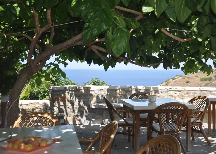 Petrino בית הארחה Ambrami